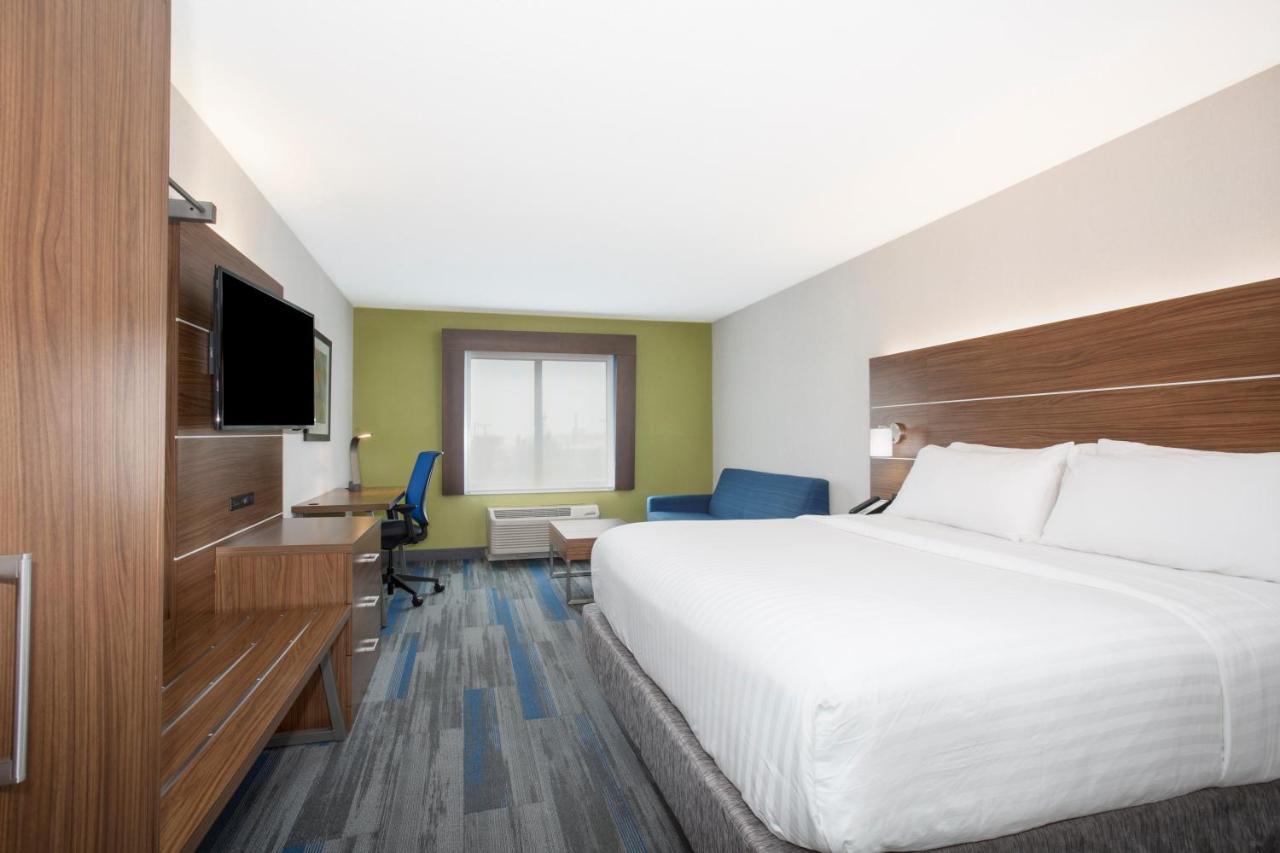 Holiday Inn Express Kansas City - At The Legends! By Ihg Bonner Springs Екстериор снимка