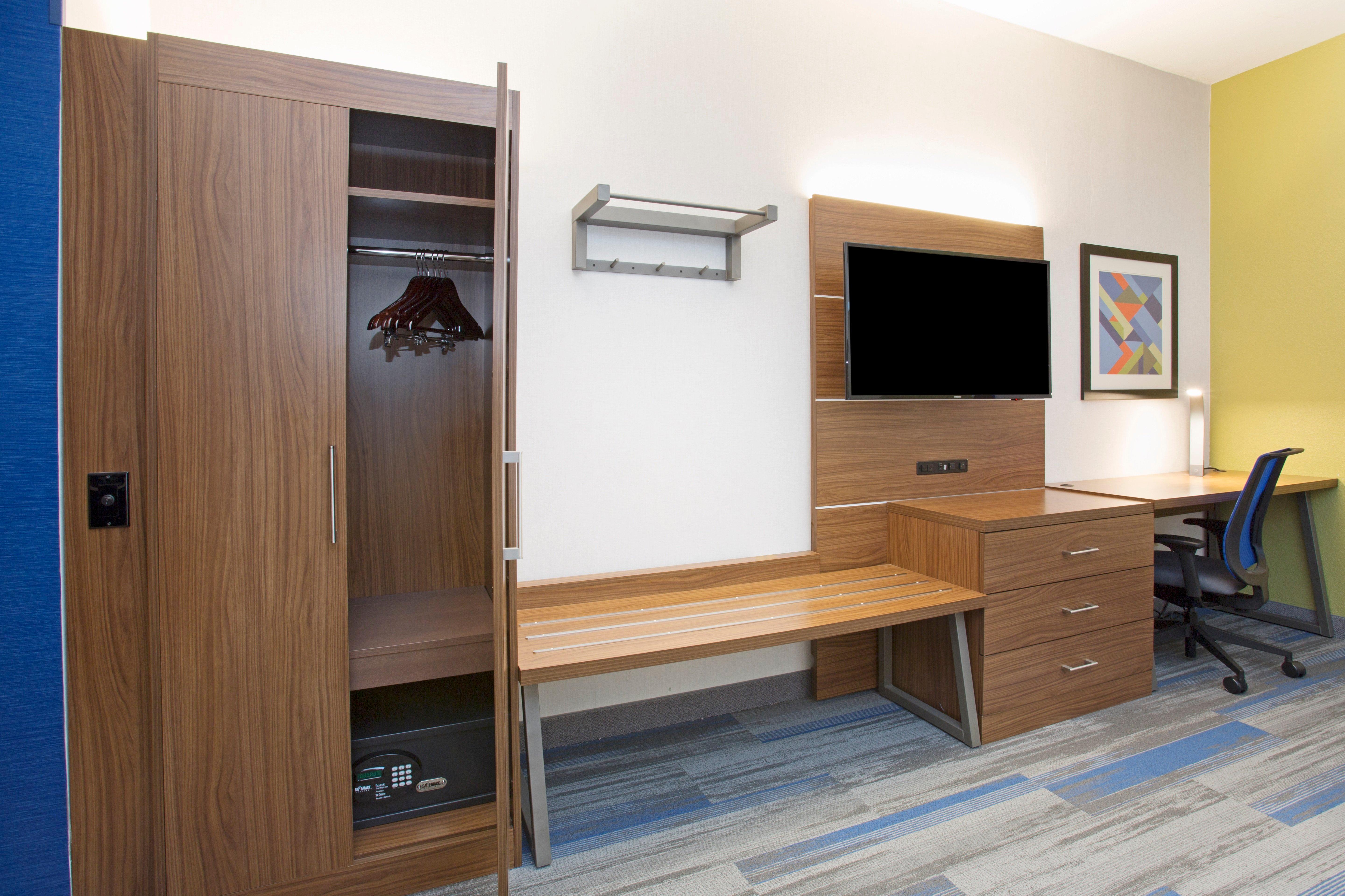 Holiday Inn Express Kansas City - At The Legends! By Ihg Bonner Springs Стая снимка