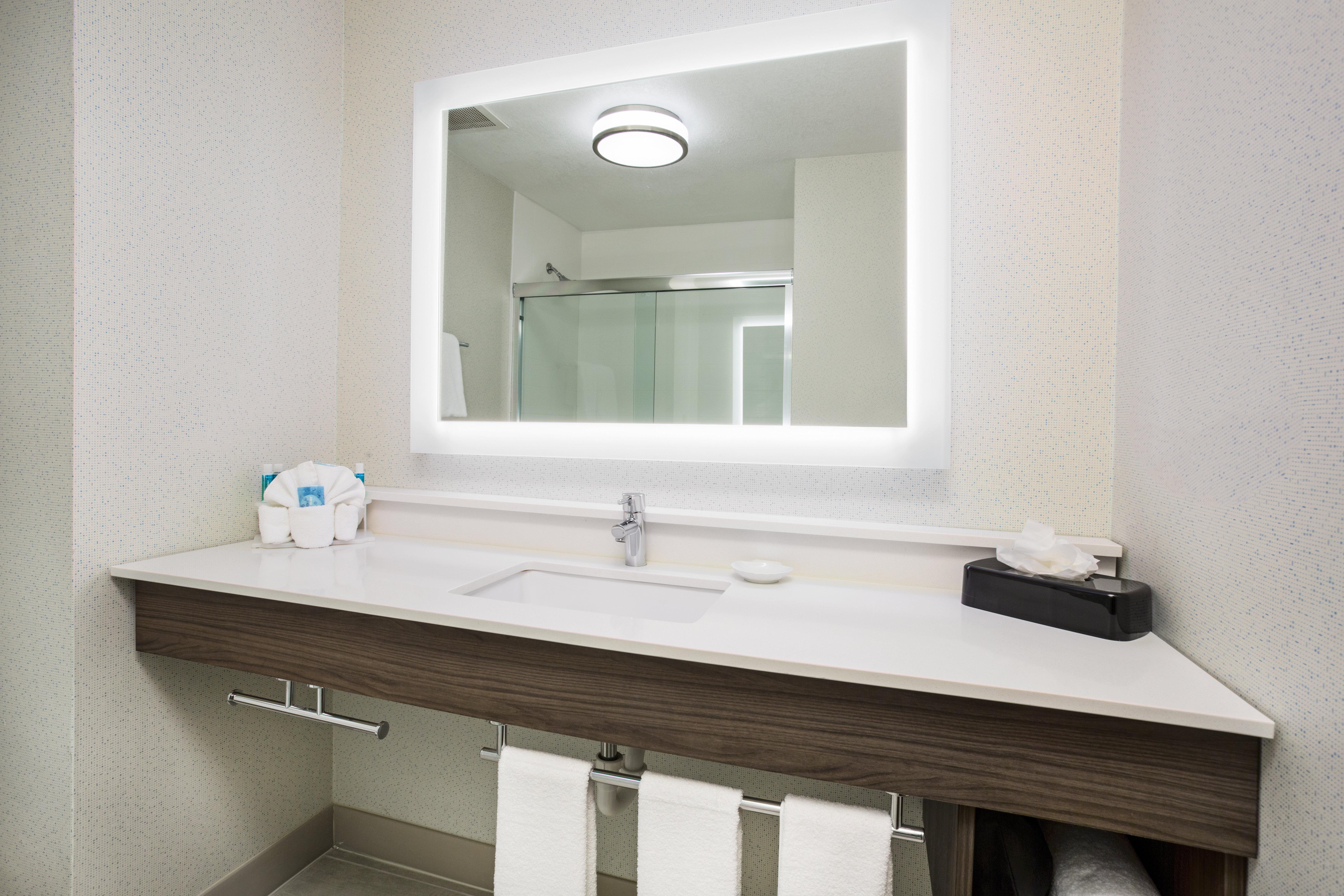 Holiday Inn Express Kansas City - At The Legends! By Ihg Bonner Springs Стая снимка