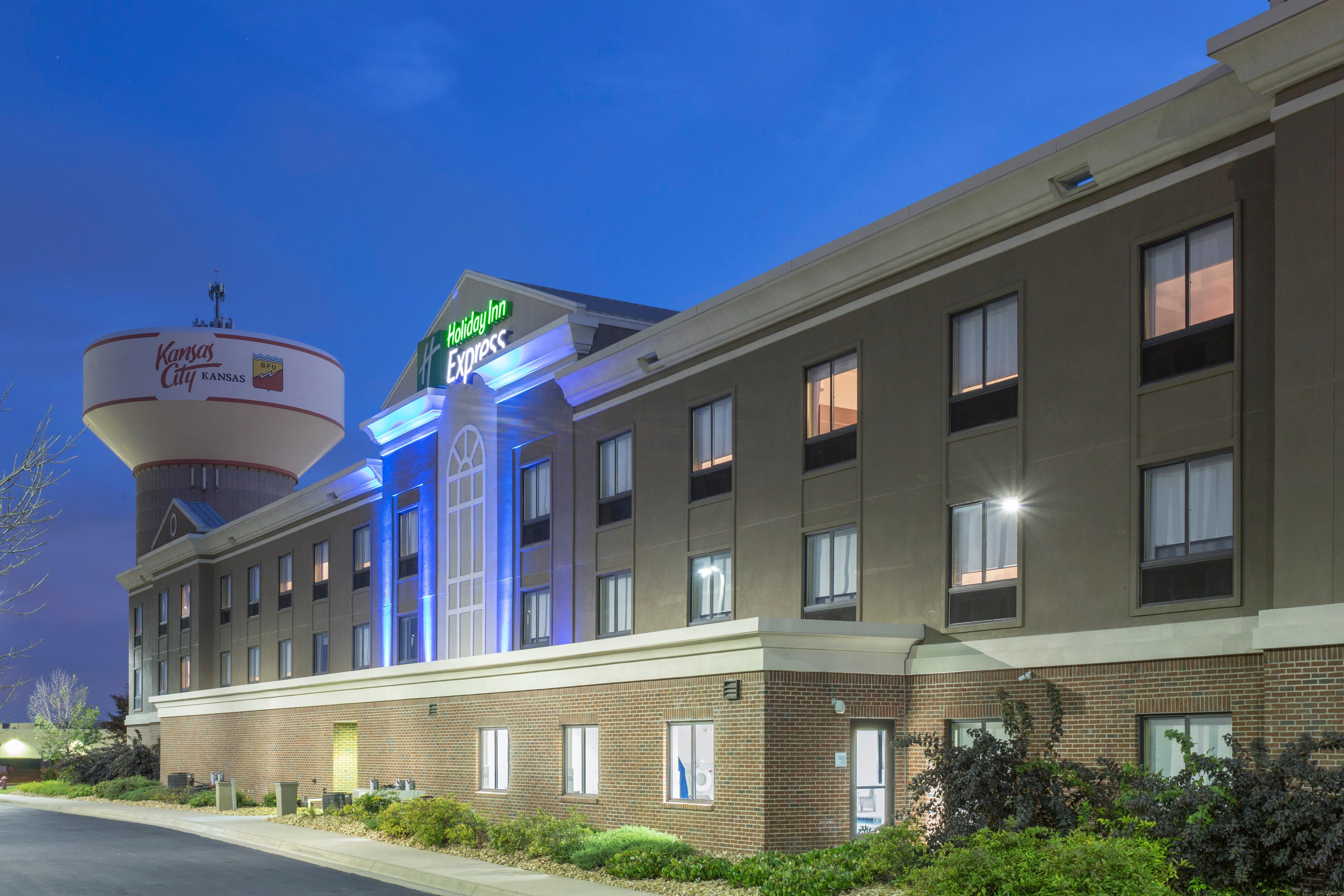 Holiday Inn Express Kansas City - At The Legends! By Ihg Bonner Springs Екстериор снимка