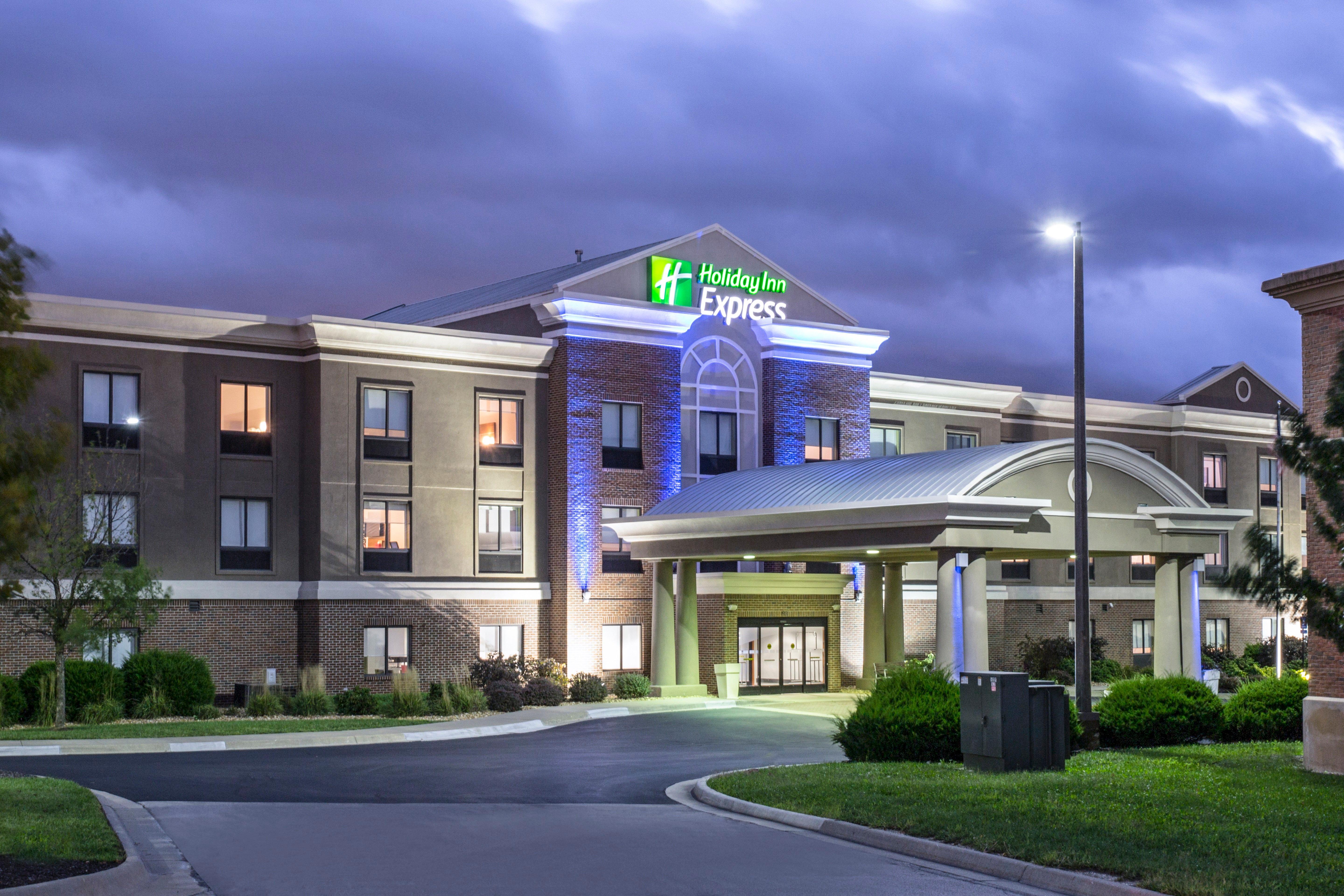Holiday Inn Express Kansas City - At The Legends! By Ihg Bonner Springs Екстериор снимка
