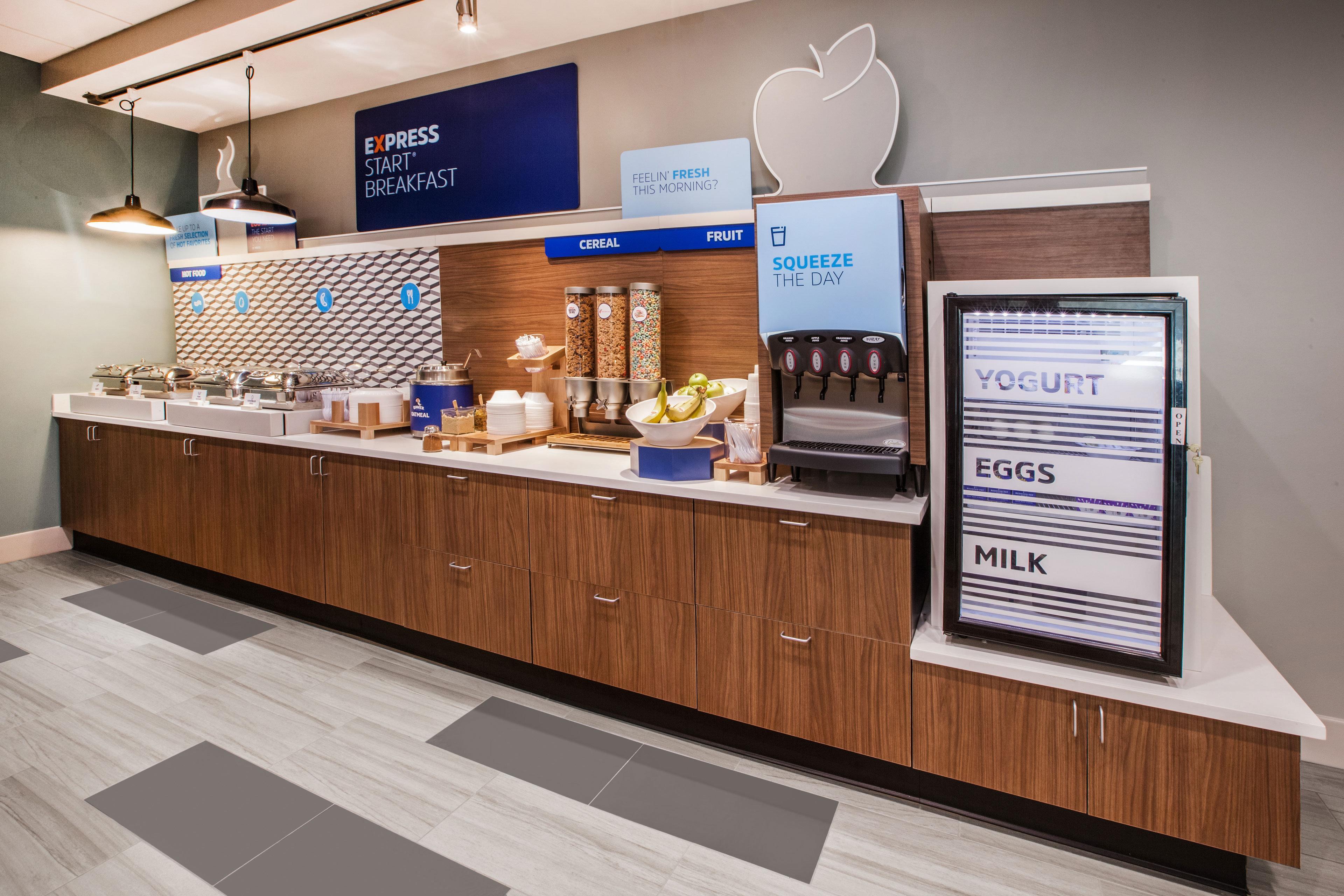 Holiday Inn Express Kansas City - At The Legends! By Ihg Bonner Springs Екстериор снимка