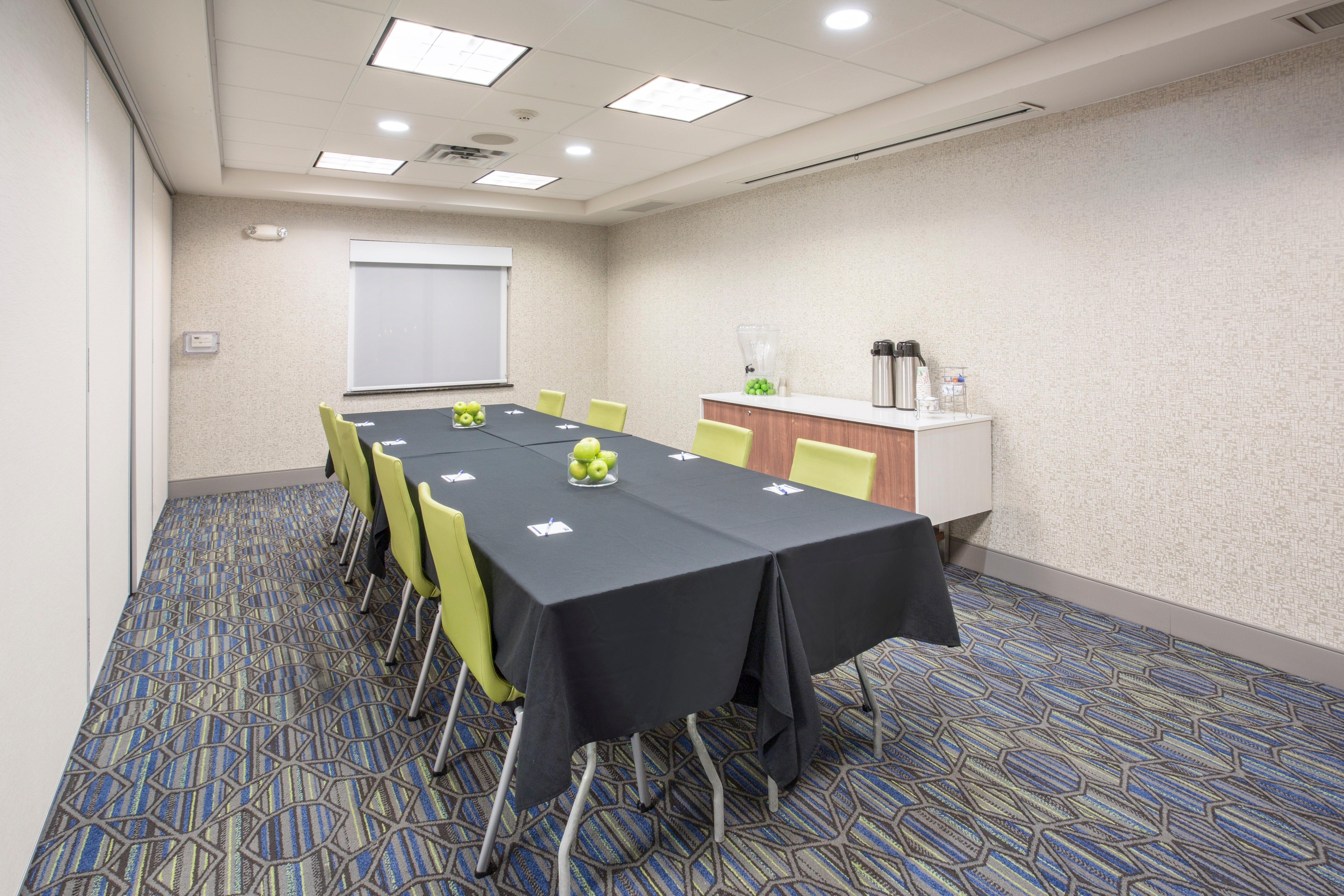 Holiday Inn Express Kansas City - At The Legends! By Ihg Bonner Springs Екстериор снимка