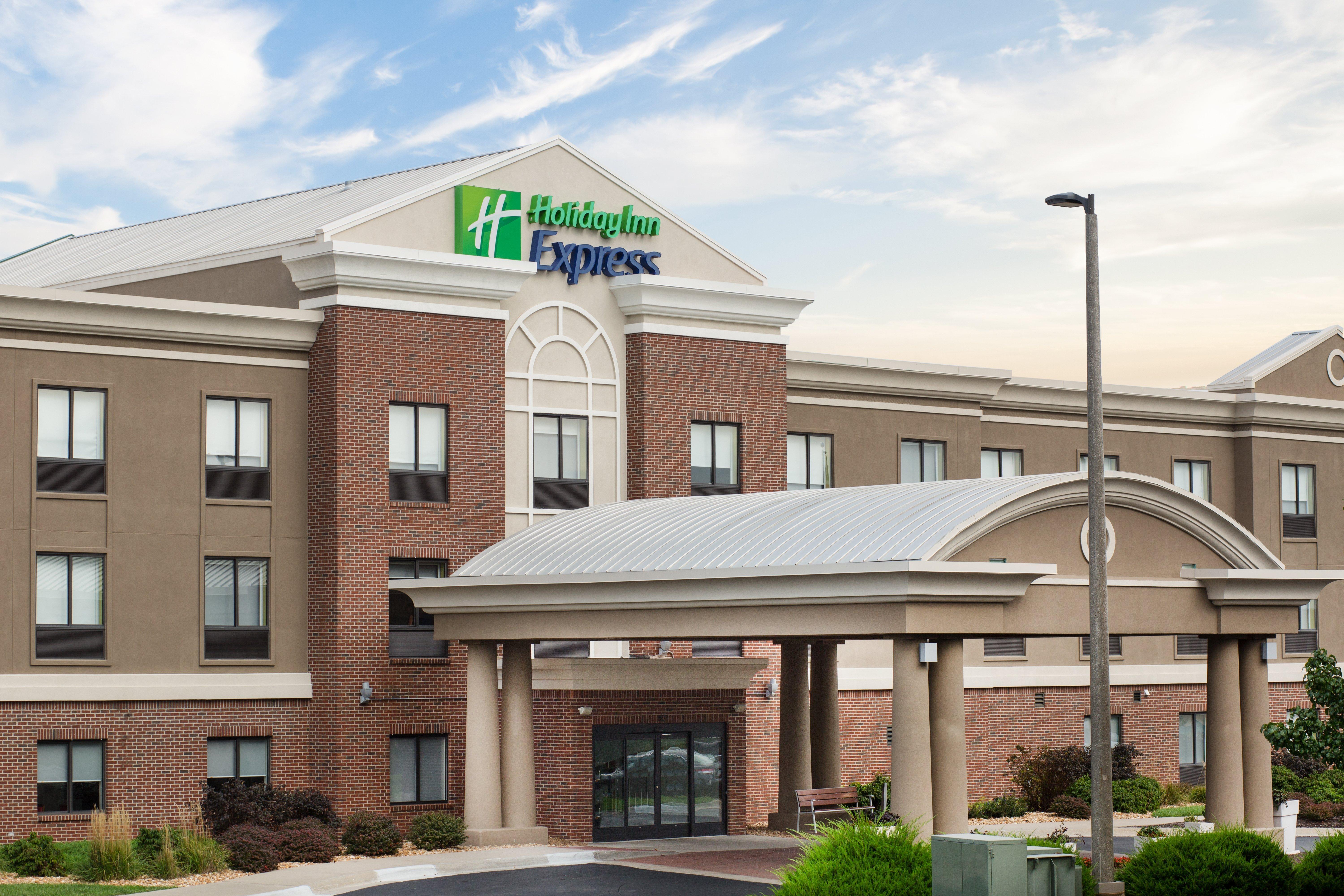 Holiday Inn Express Kansas City - At The Legends! By Ihg Bonner Springs Екстериор снимка