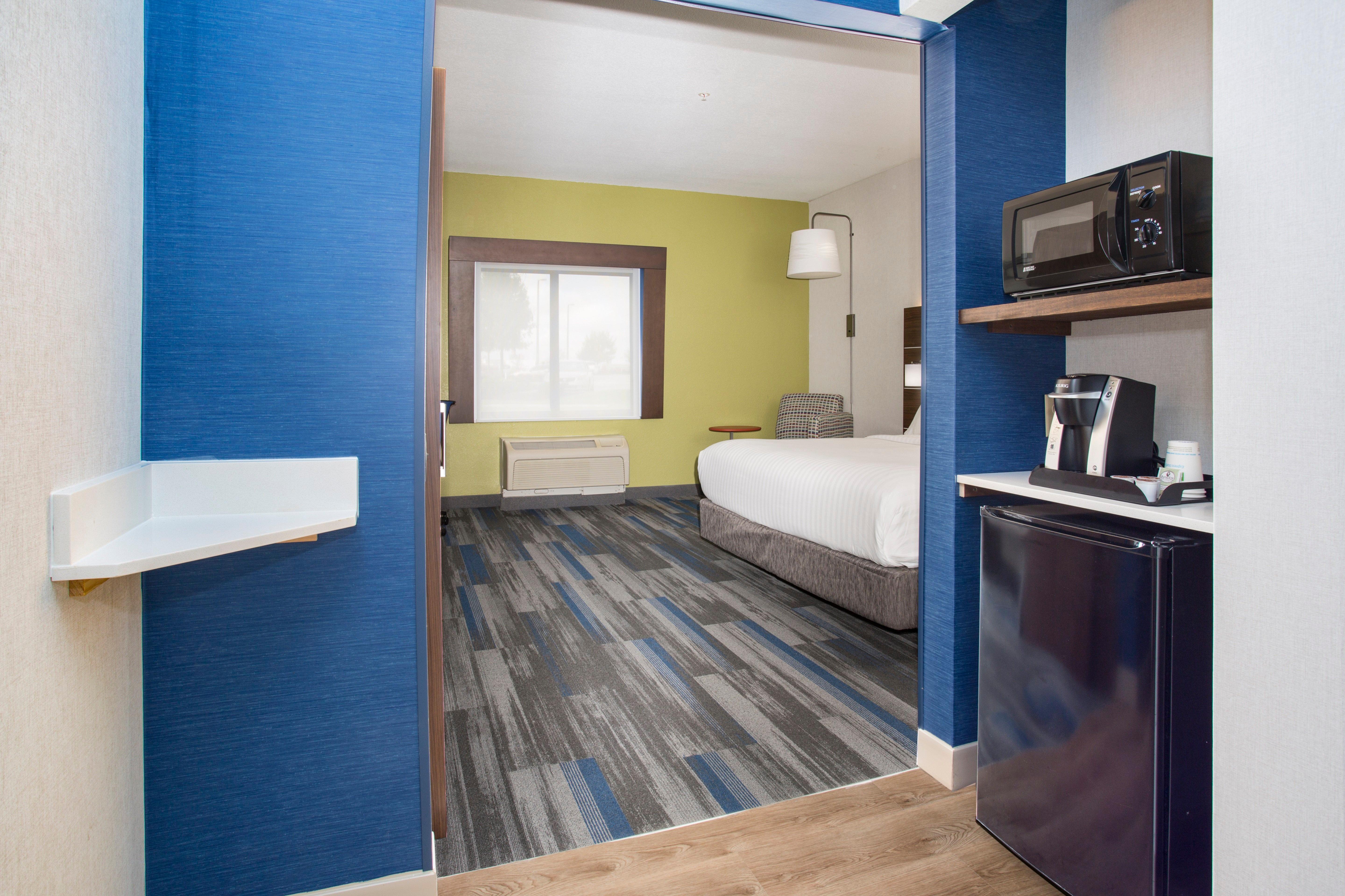 Holiday Inn Express Kansas City - At The Legends! By Ihg Bonner Springs Стая снимка