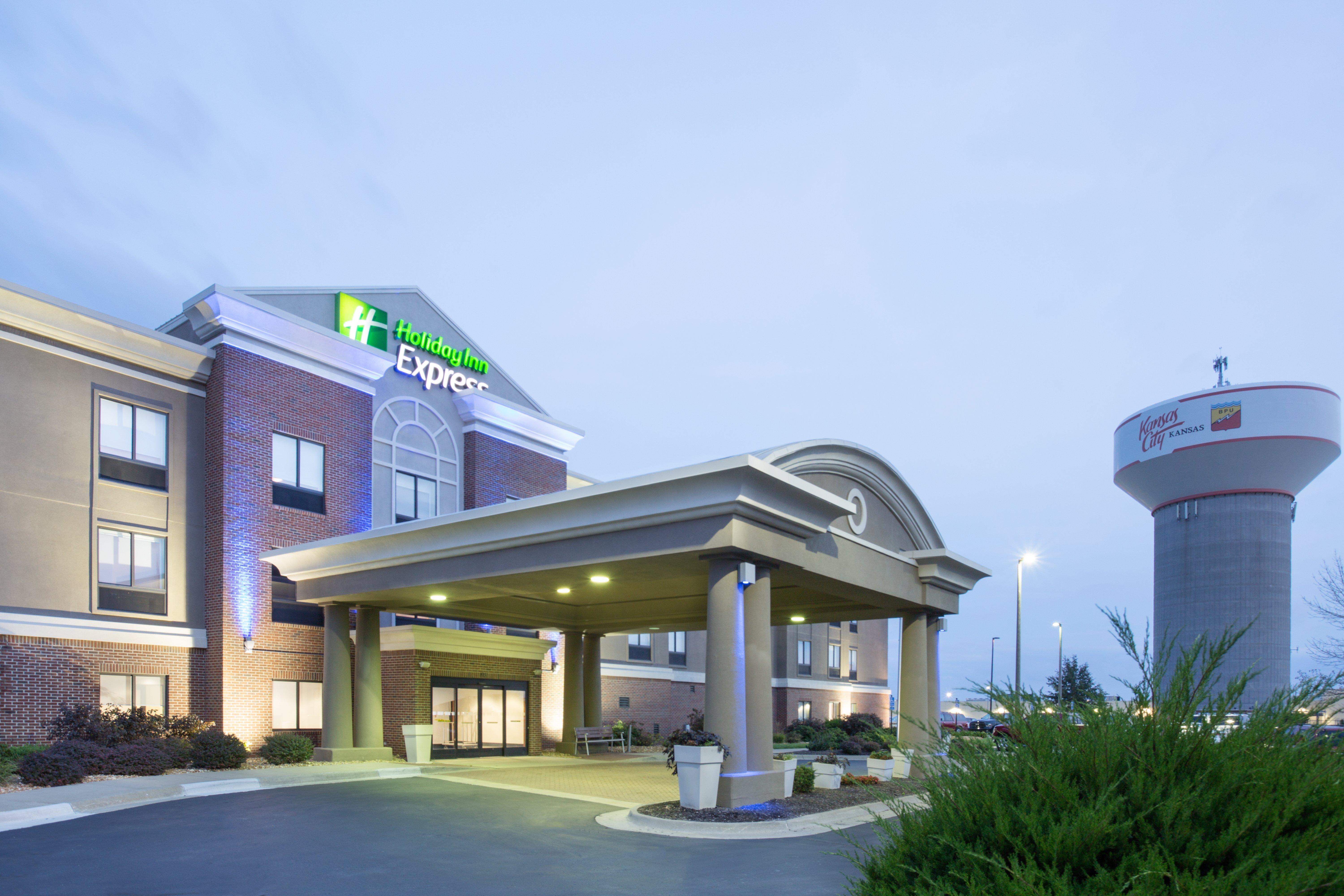 Holiday Inn Express Kansas City - At The Legends! By Ihg Bonner Springs Екстериор снимка