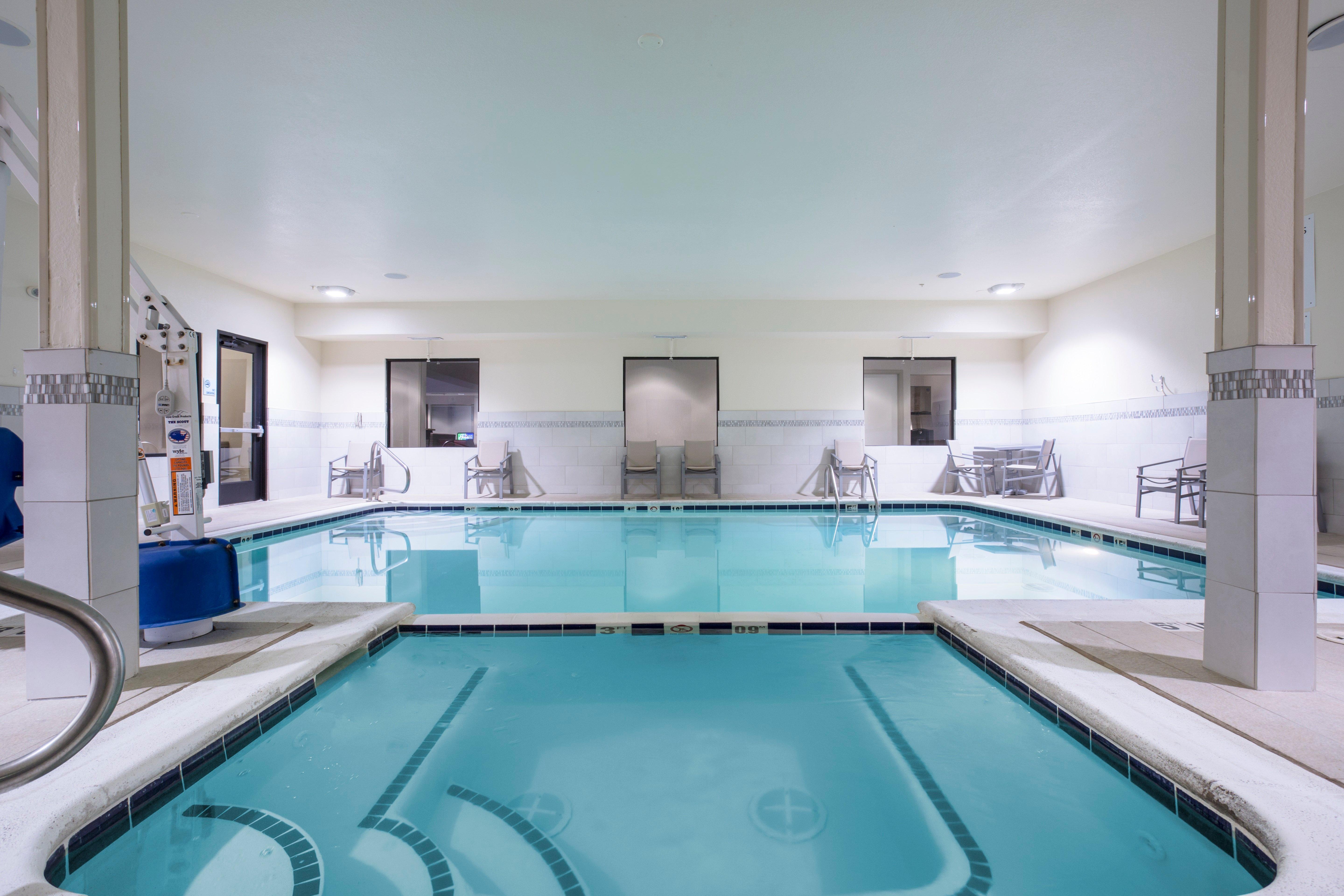 Holiday Inn Express Kansas City - At The Legends! By Ihg Bonner Springs Екстериор снимка