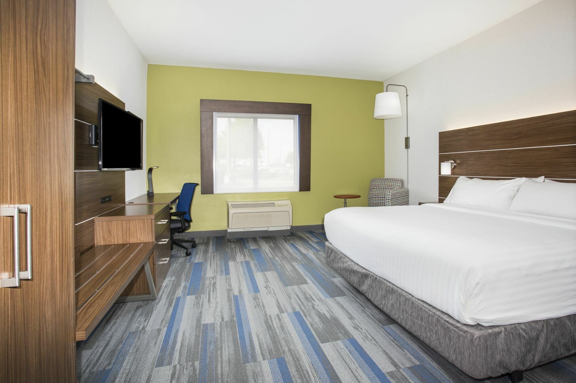 Holiday Inn Express Kansas City - At The Legends! By Ihg Bonner Springs Стая снимка