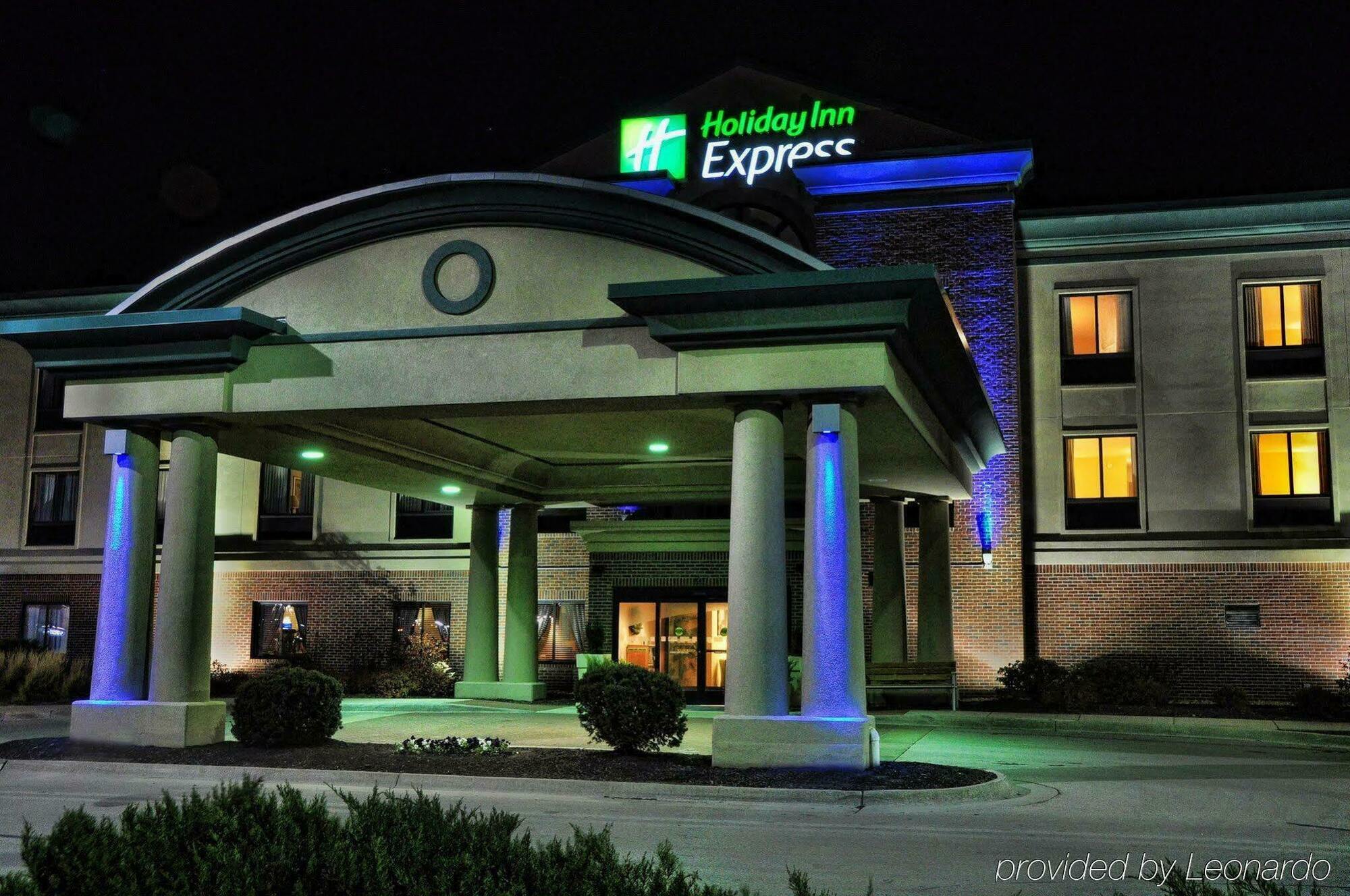 Holiday Inn Express Kansas City - At The Legends! By Ihg Bonner Springs Екстериор снимка
