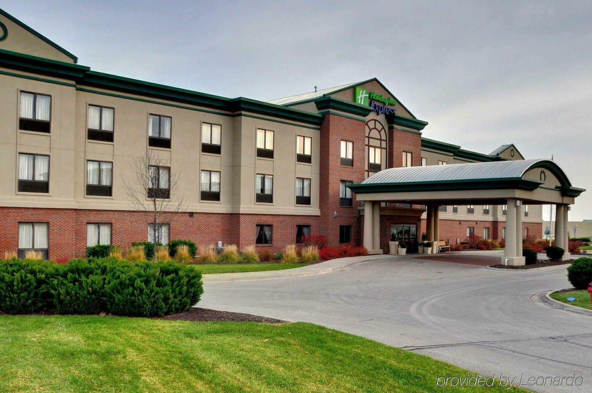 Holiday Inn Express Kansas City - At The Legends! By Ihg Bonner Springs Екстериор снимка